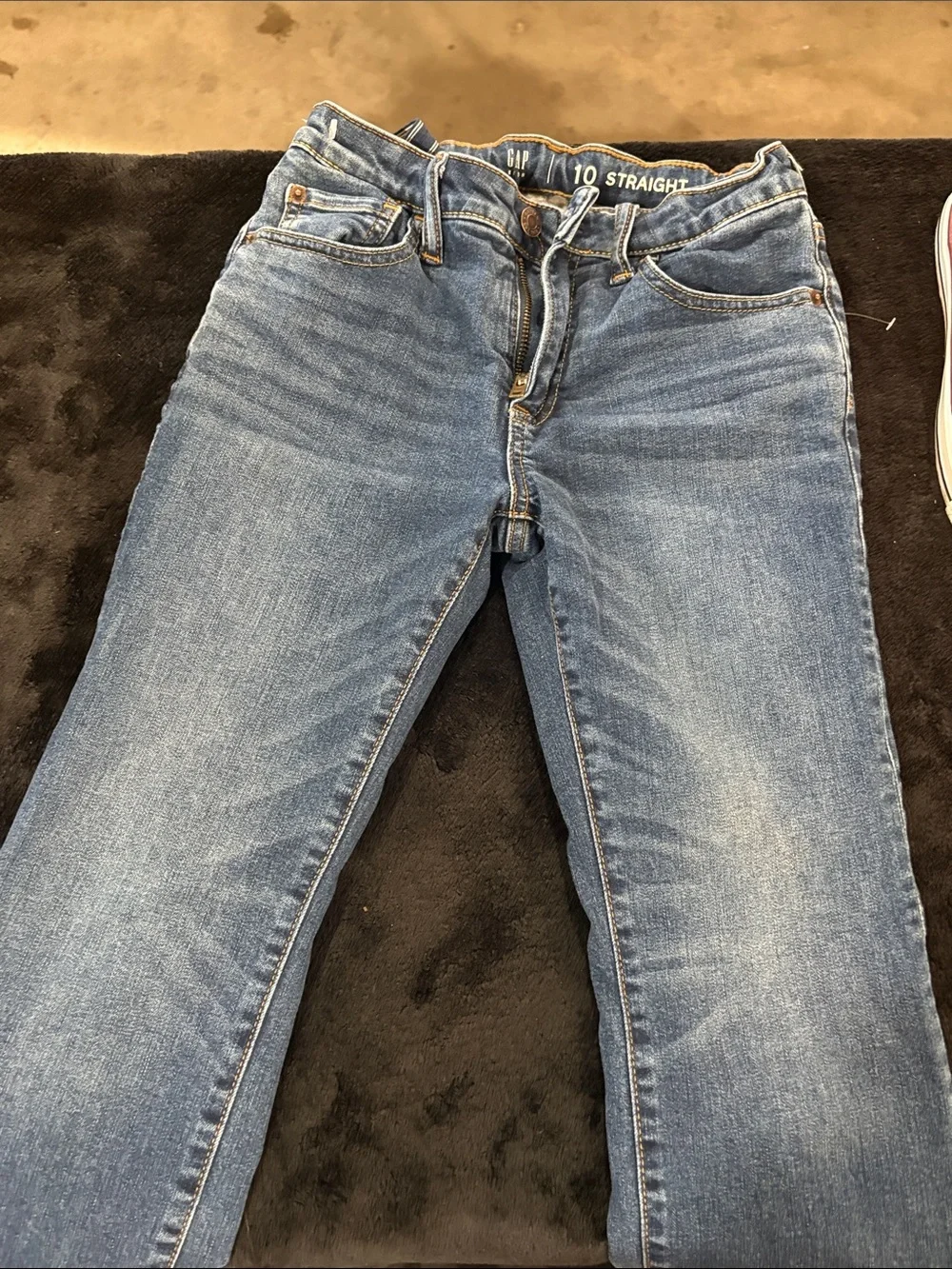 GAP kids Straight Leg Jeans in Medium Blue Wash